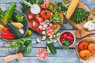 Le verdure costituiscono la dieta della dieta estiva