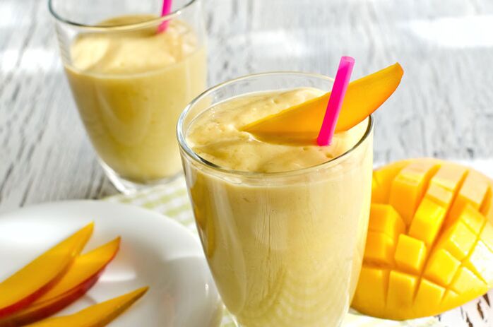 Frullato di mango, arancia e yogurt per dimagrire
